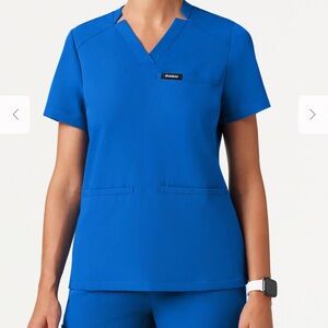 Jaanuu scrub top M